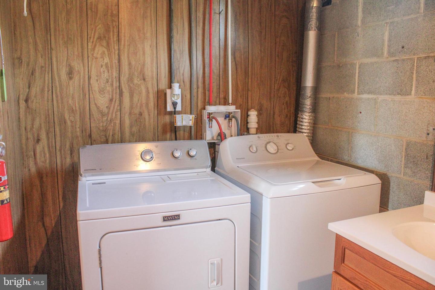 1638 Hahns Ln Property Photo 36