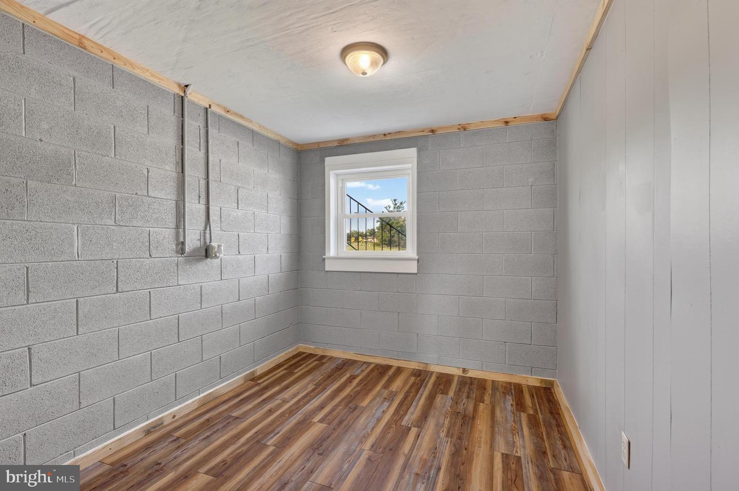 1638 Hahns Ln Property Photo 37