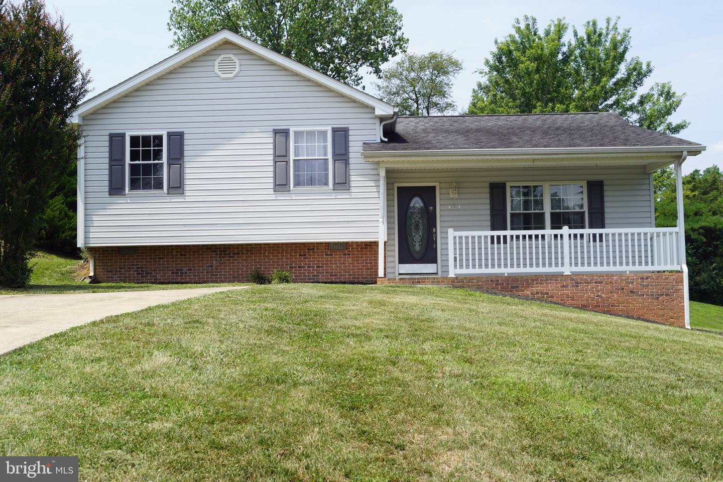 424 Meghann Dr Property Photo 1