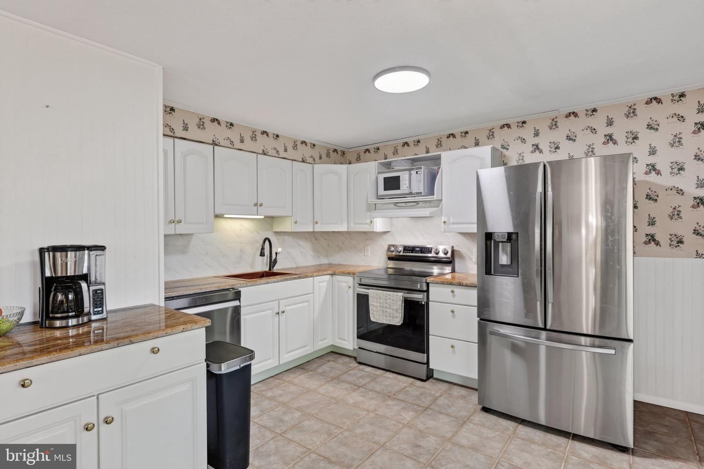274 The Hill Rd #13-a Property Photo 3