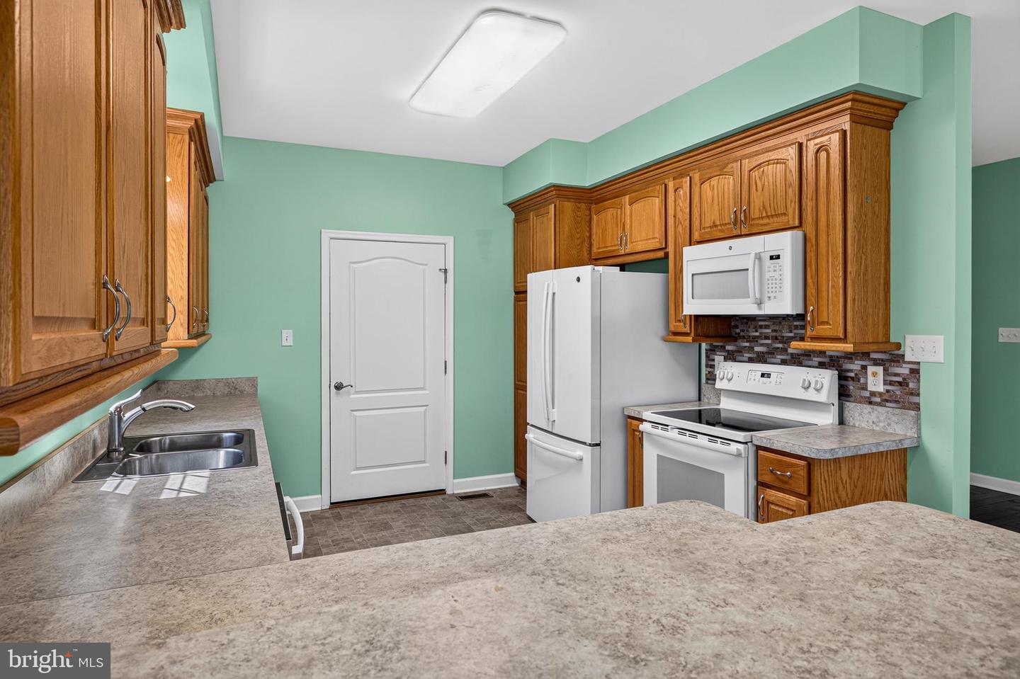 204 Grafton Ct Property Photo 5