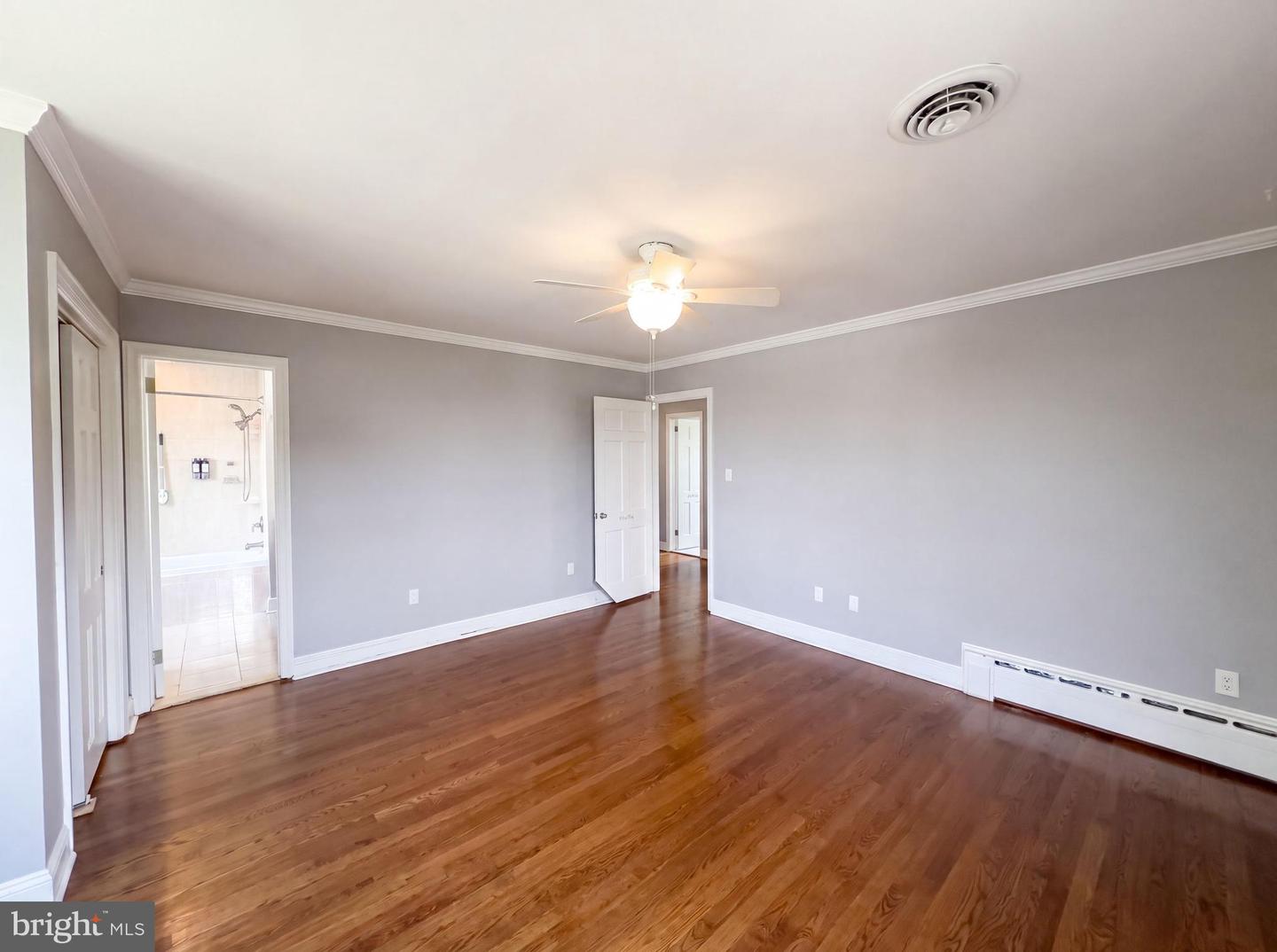 494 Walton St Property Photo 4