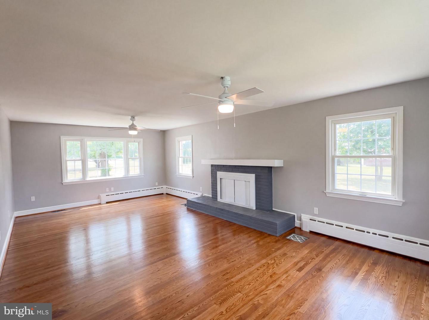 494 Walton St Property Photo 6