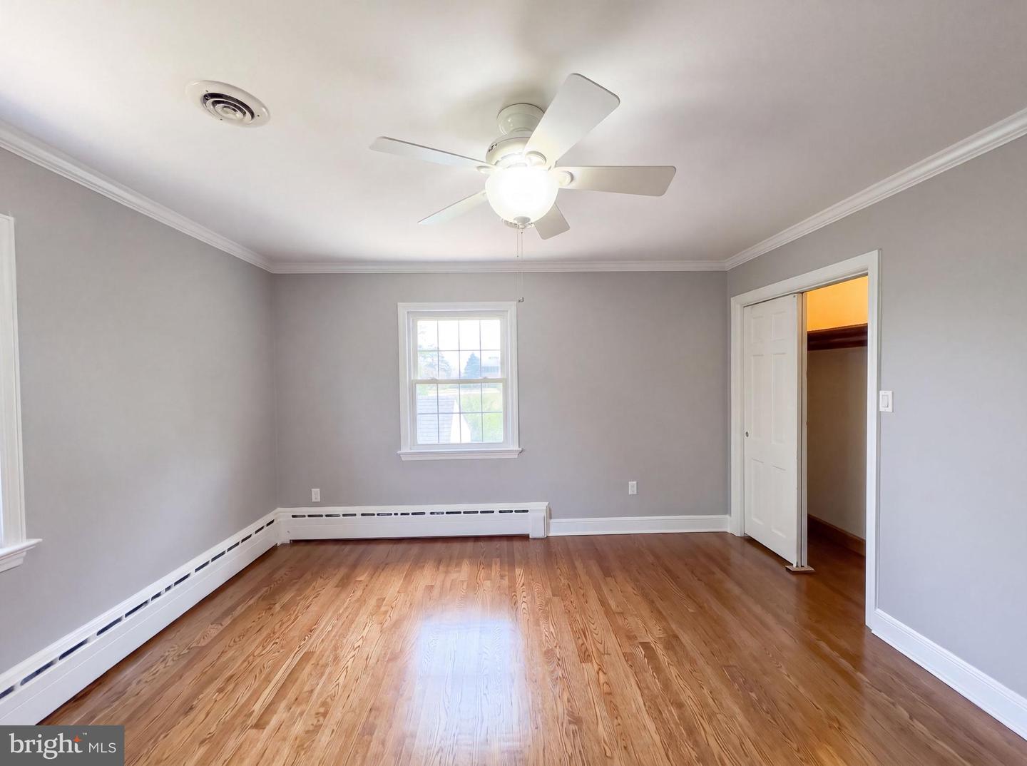 494 Walton St Property Photo 15