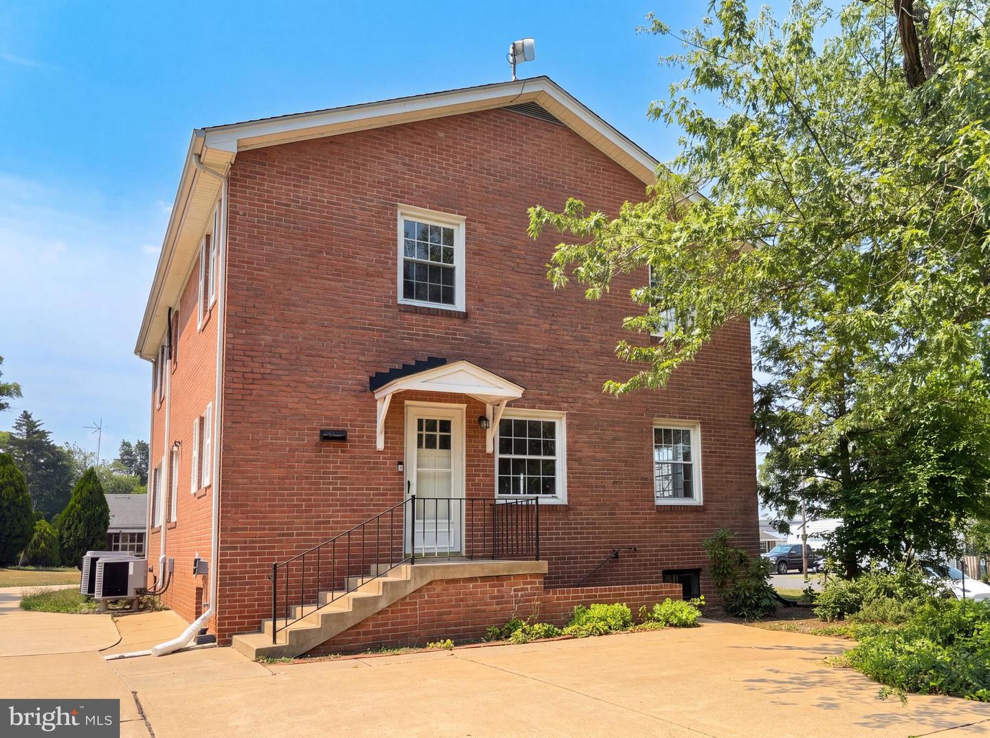 494 Walton St Property Photo 26