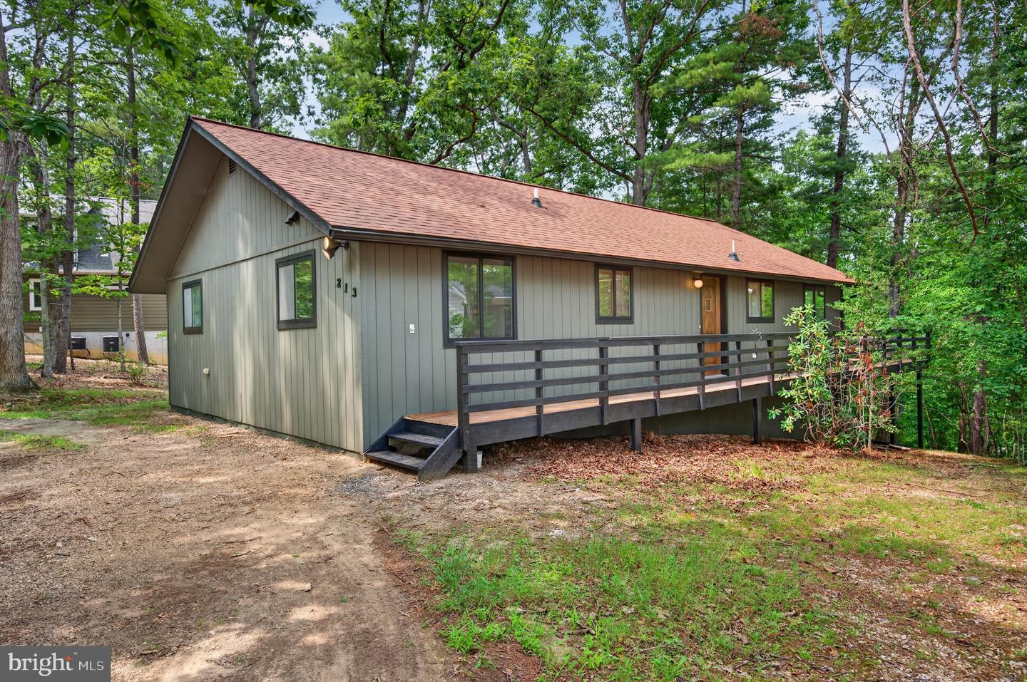 213 Morrie Dr Property Photo 1