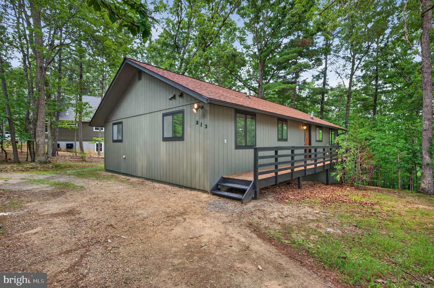 213 Morrie Dr Property Photo 4