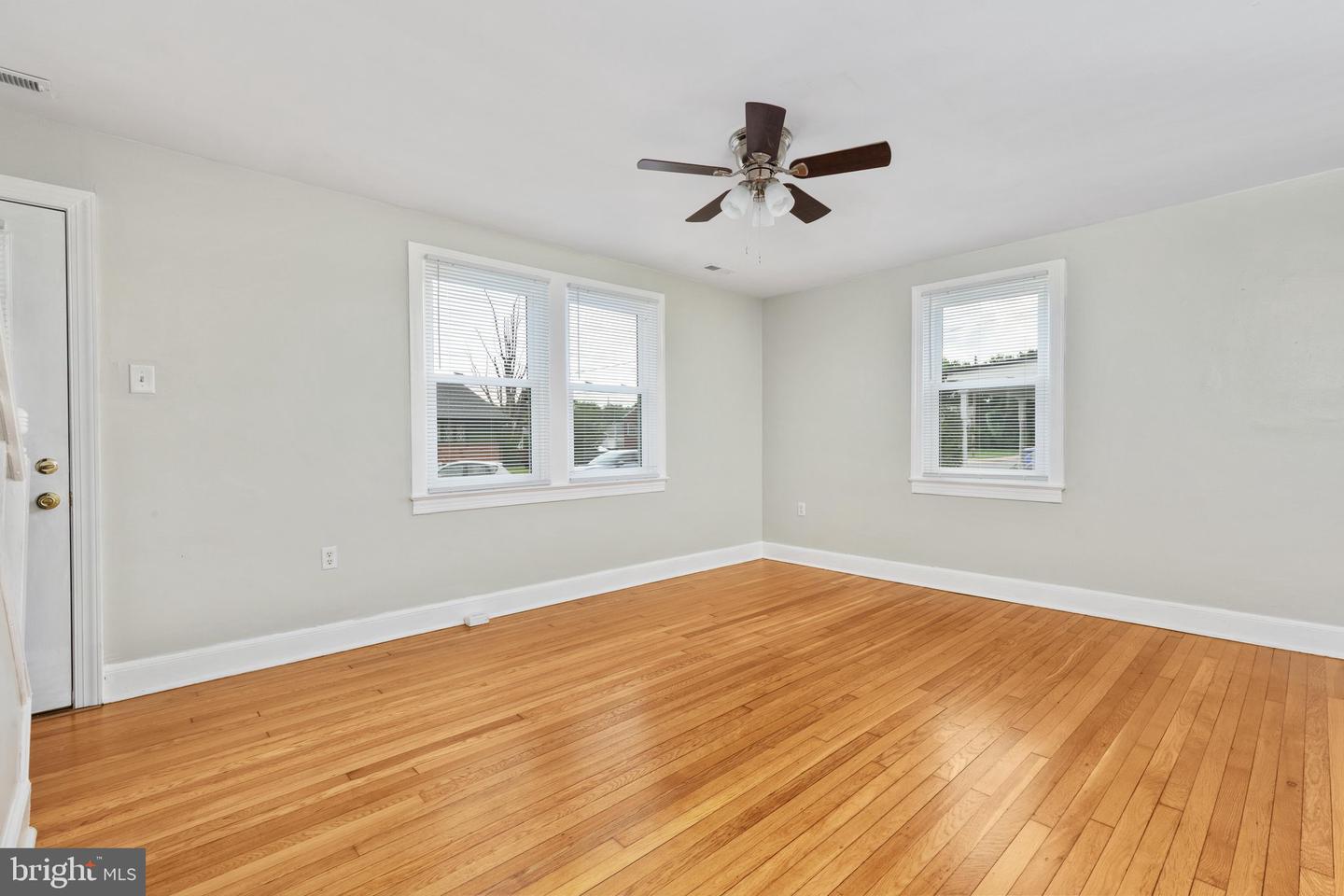 528 E Queen St Property Photo 13