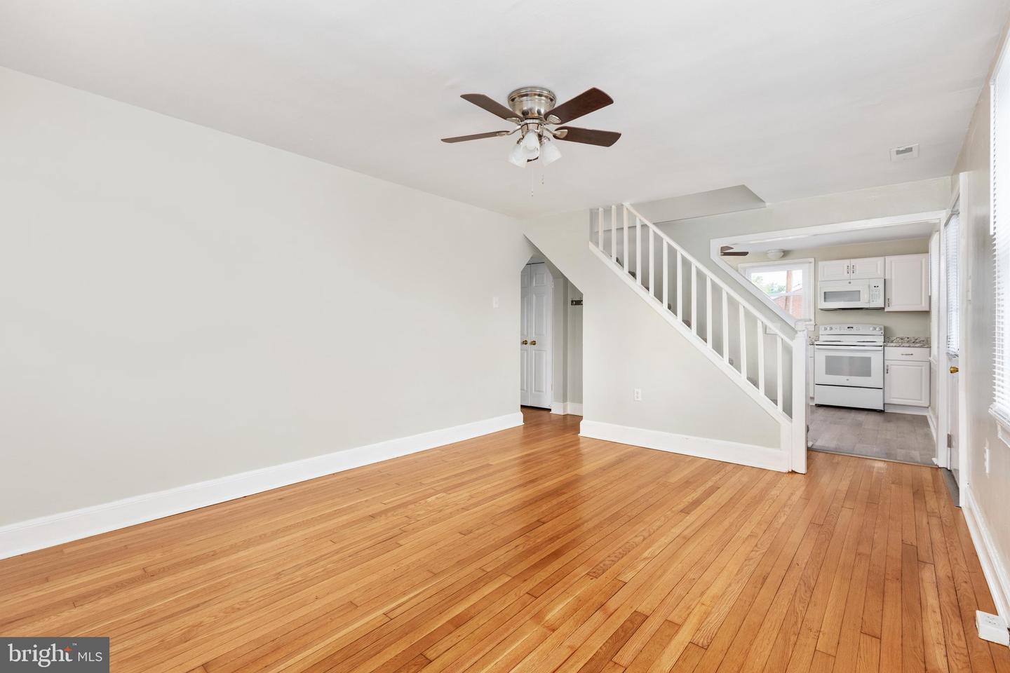 528 E Queen St Property Photo 14