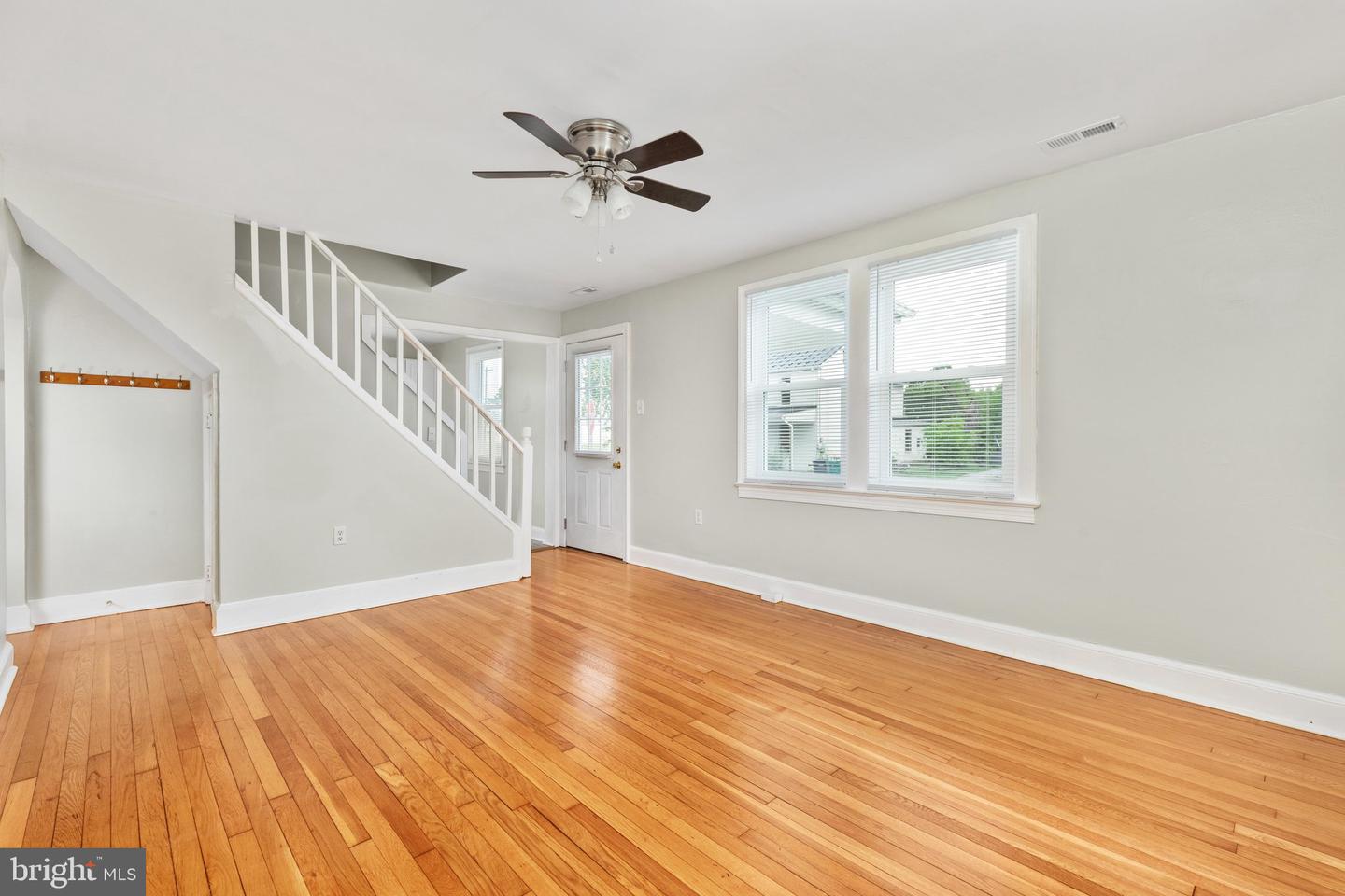 528 E Queen St Property Photo 15