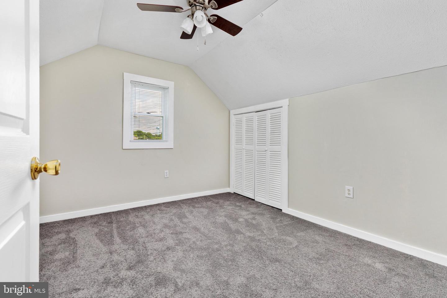 528 E Queen St Property Photo 22