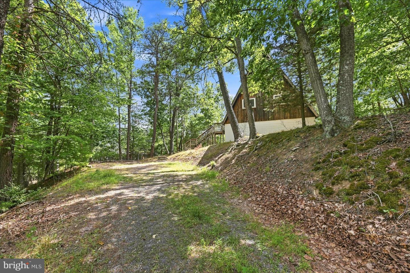 863 Lee Rd Property Photo 2