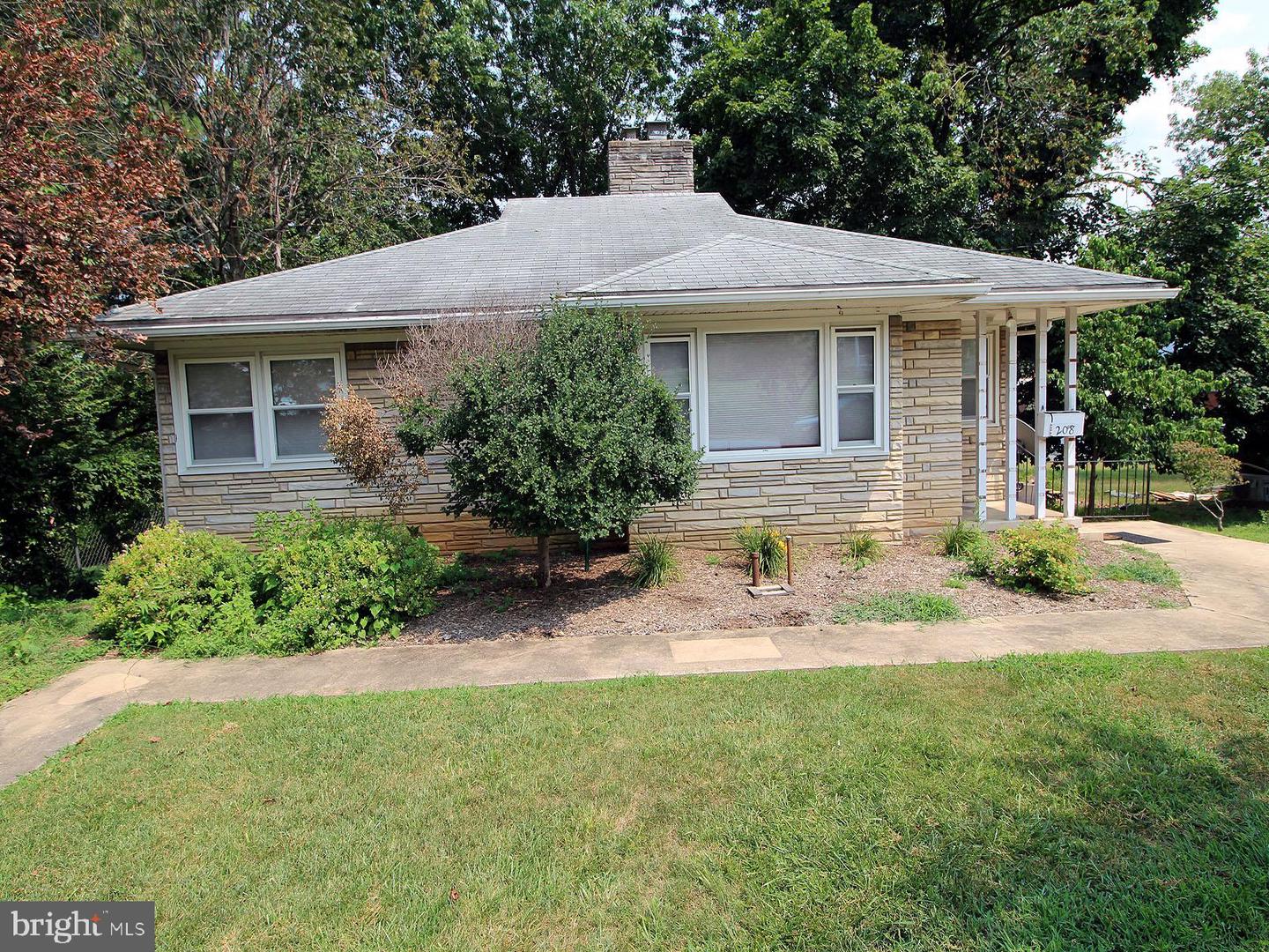 208 N Muhlenberg St Property Photo 2