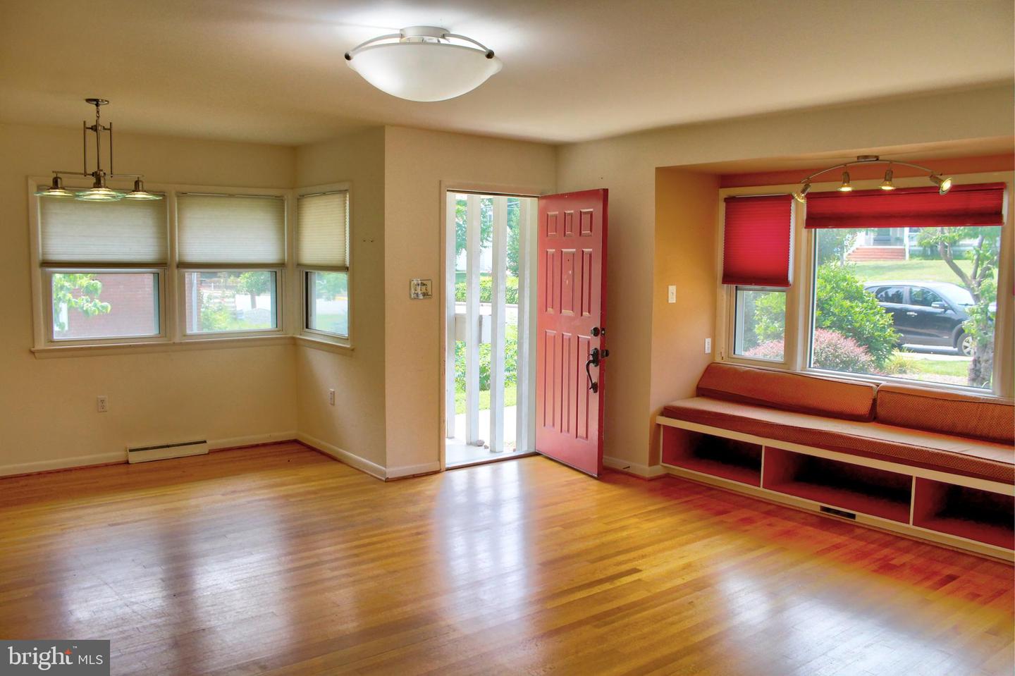 208 N Muhlenberg St Property Photo 3