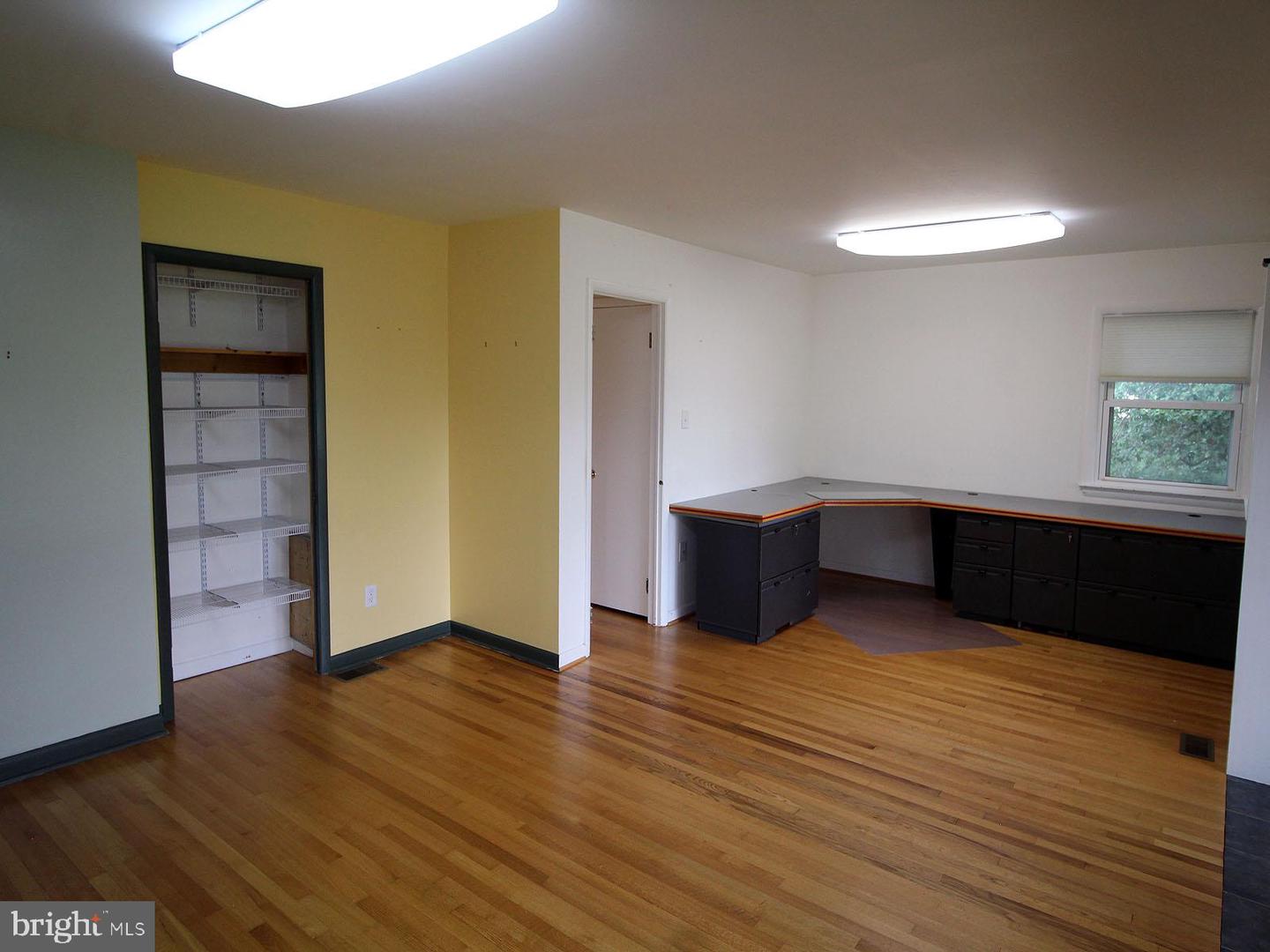 208 N Muhlenberg St Property Photo 17