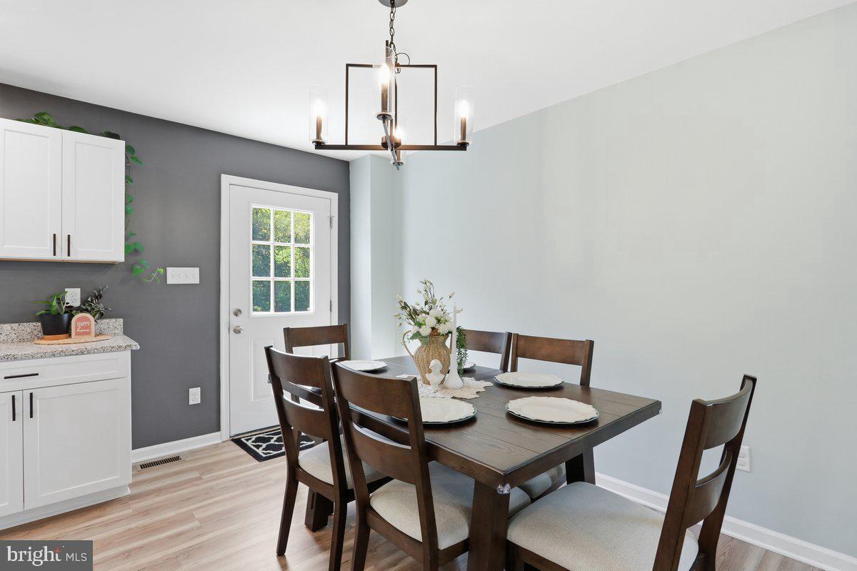 284 Loudoun Property Photo 16