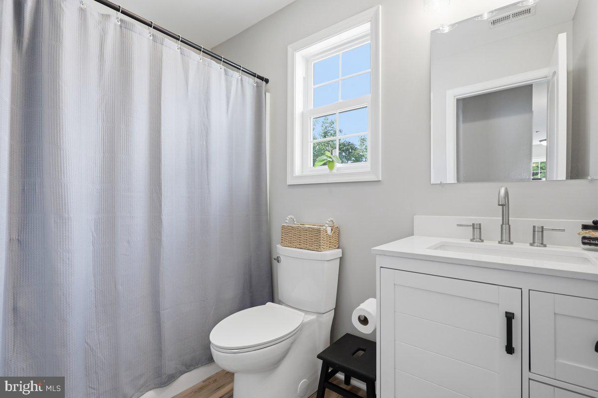284 Loudoun Property Photo 32