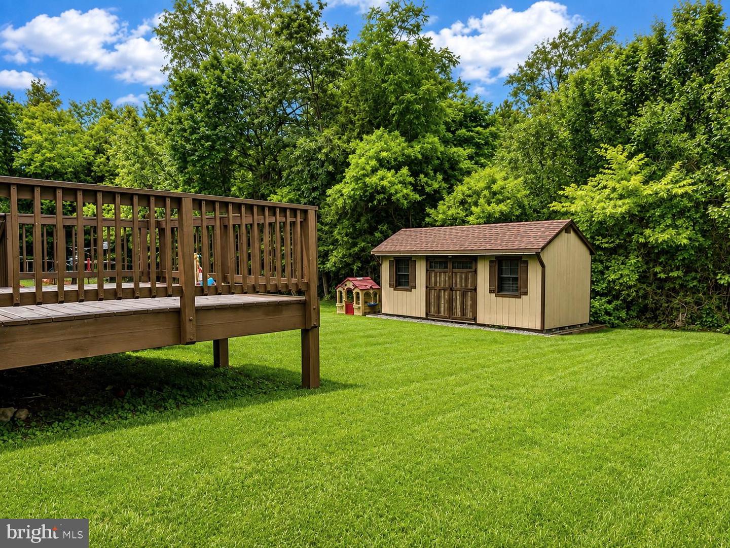 284 Loudoun Property Photo 37