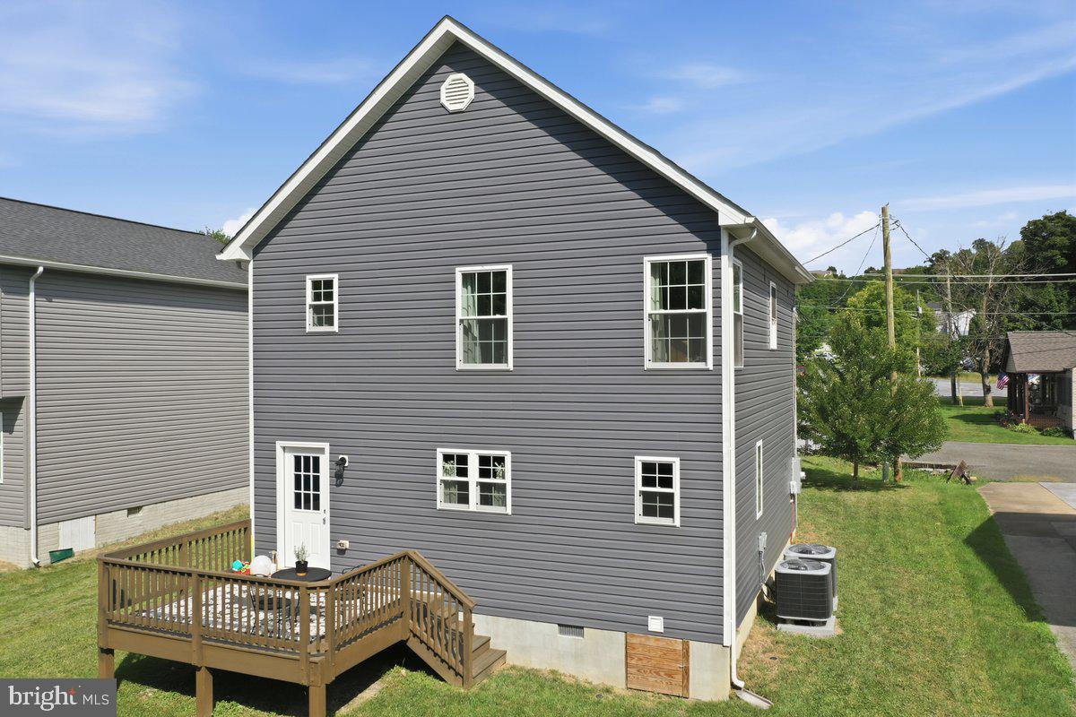 284 Loudoun Property Photo 43