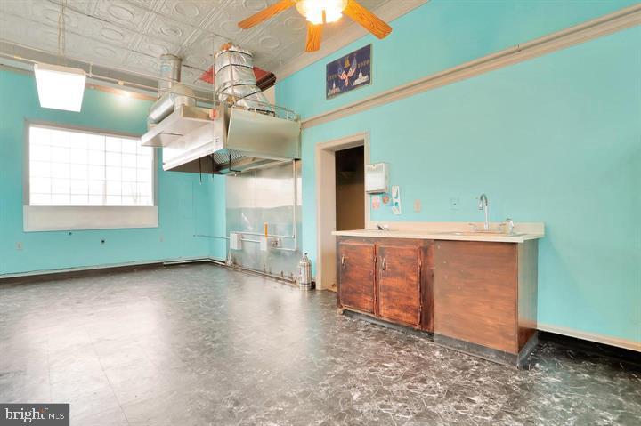 318 E King St Property Photo 5