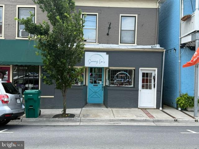 150 King St E Property Photo 1
