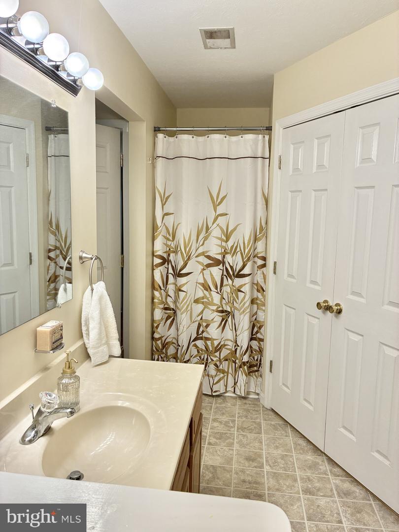 36 Courtney Cir Property Photo 5