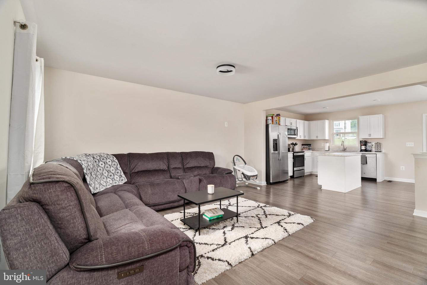 112 Spring Pl Property Photo 5