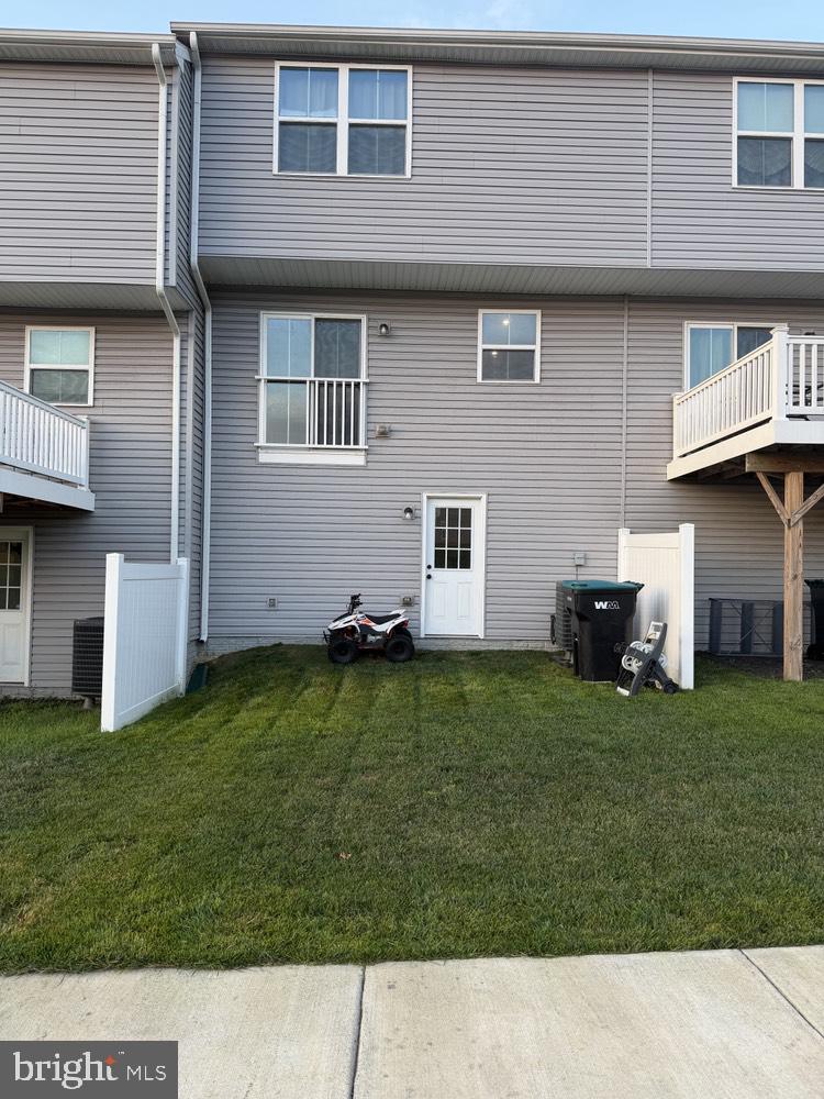112 Spring Pl Property Photo 25