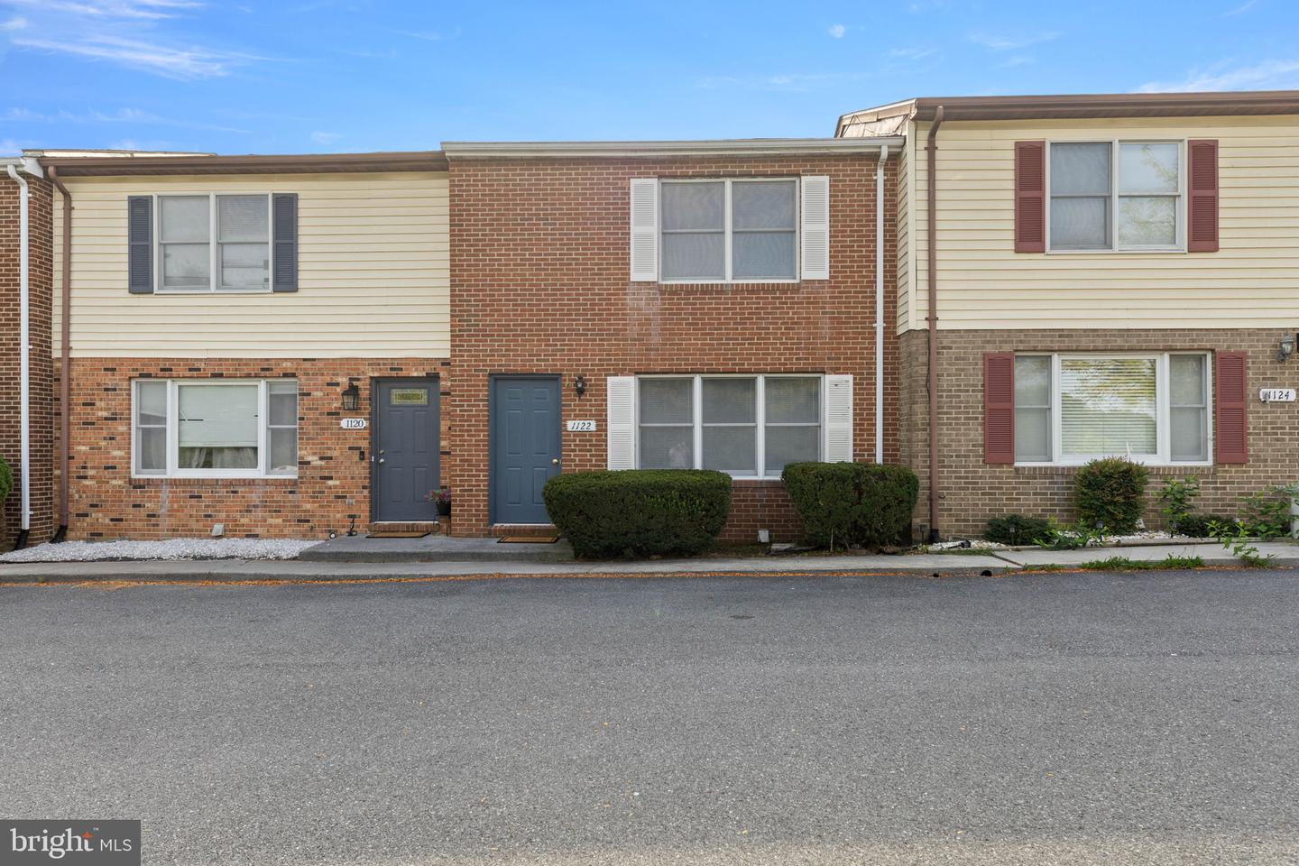 1122 Wadewood Ct Property Photo 1