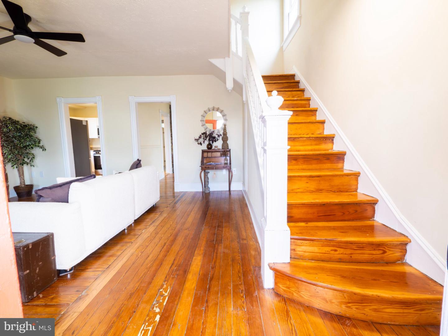 440 E Queen St Property Photo 6