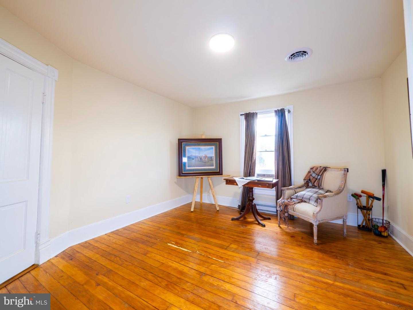 440 E Queen St Property Photo 22