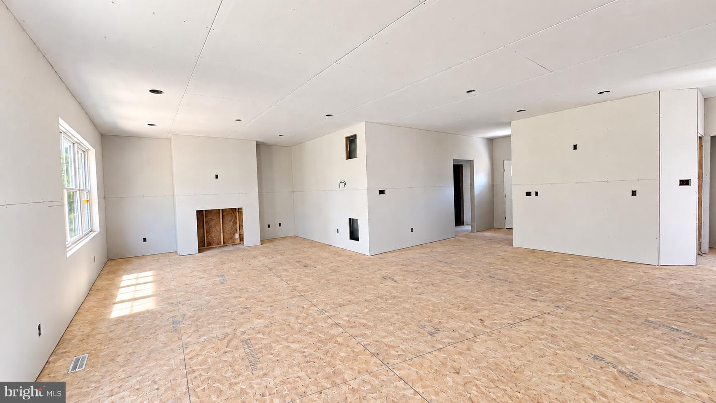 208 Creek Valley Dr Property Photo 4