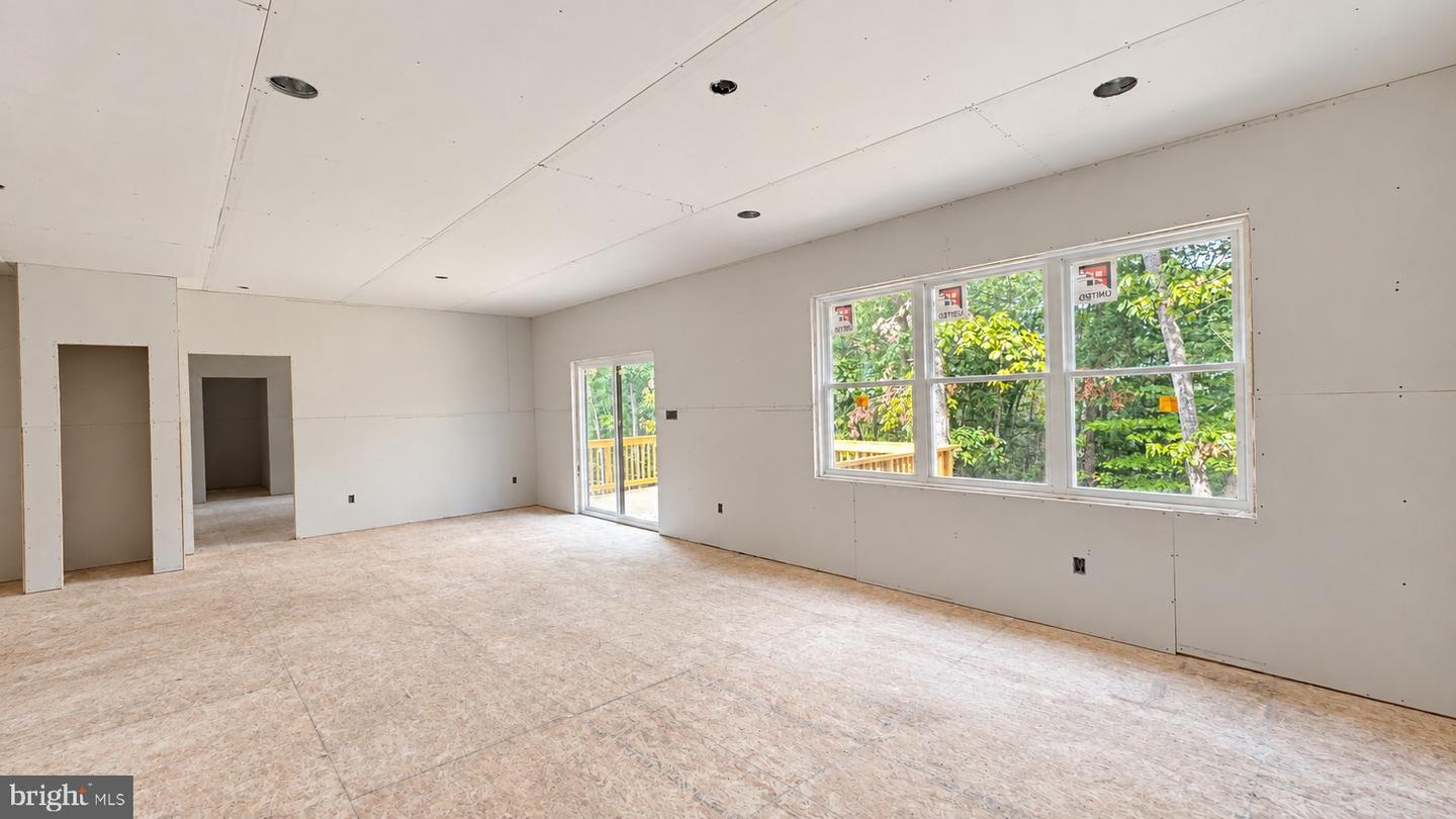 208 Creek Valley Dr Property Photo 5