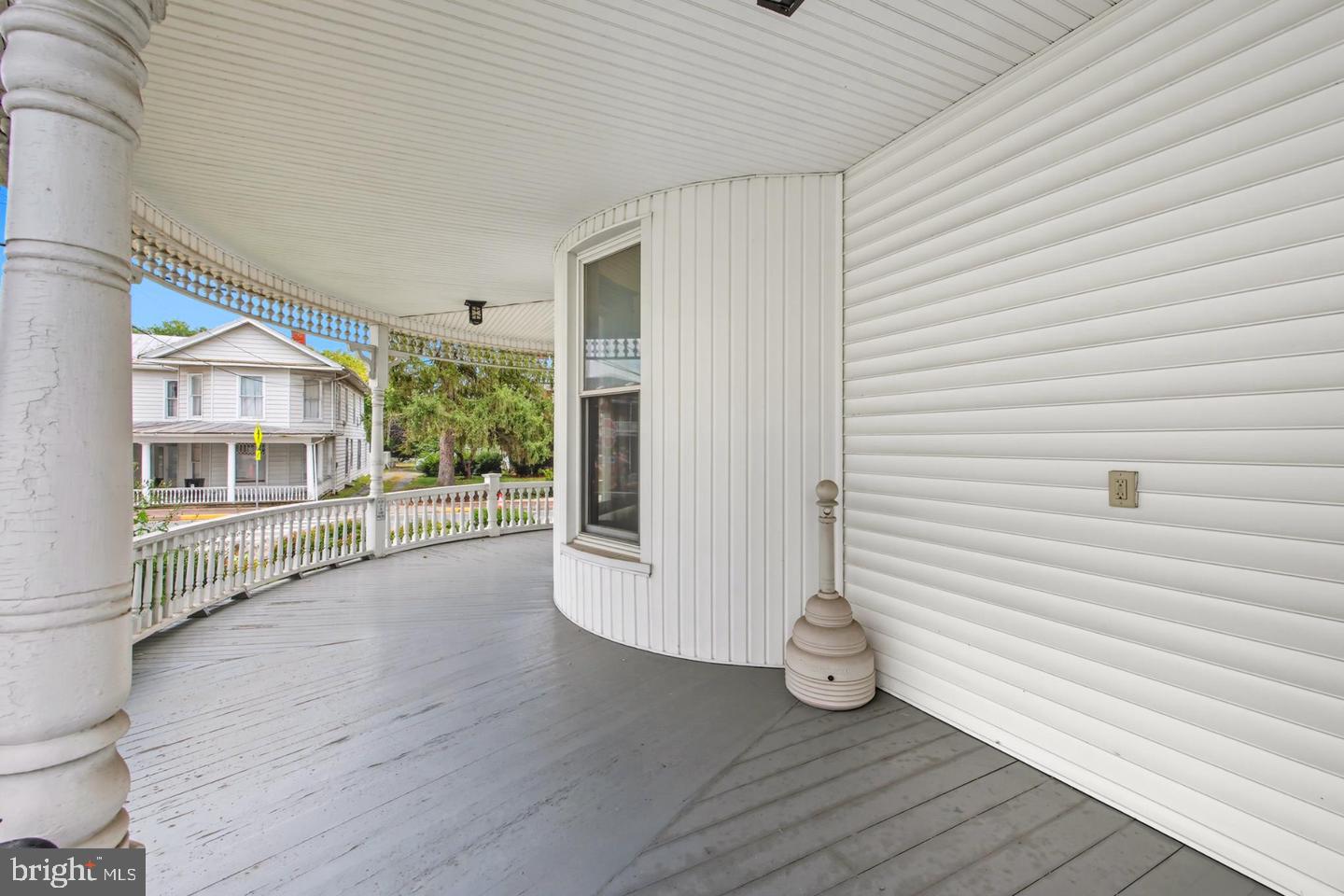 5997 Main St Property Photo 14