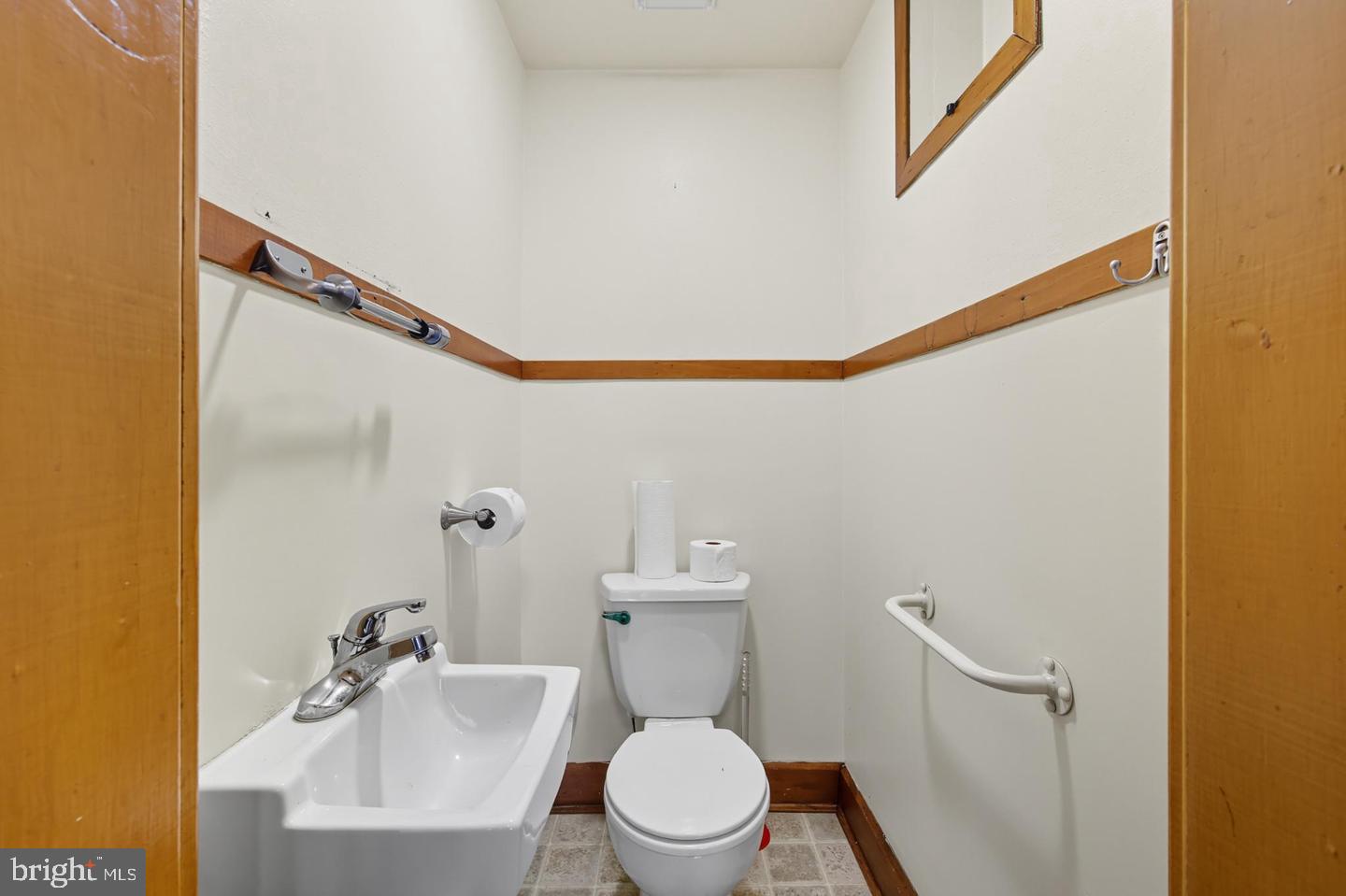 5997 Main St Property Photo 15