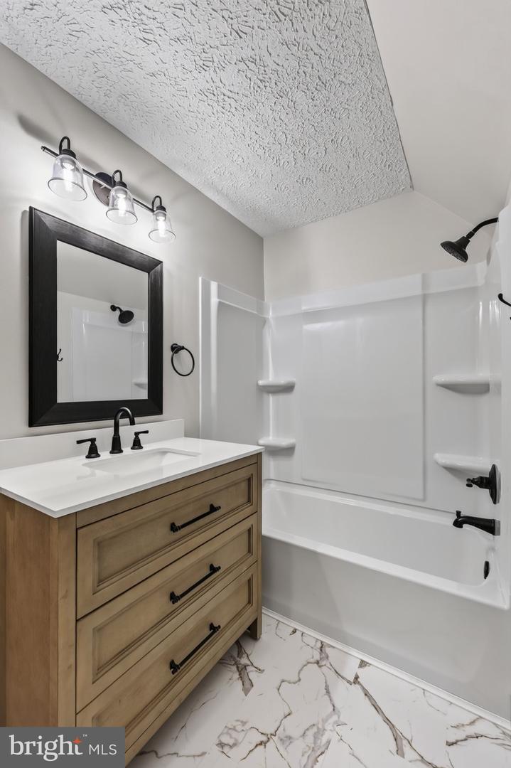 358 W Spring St Property Photo 9