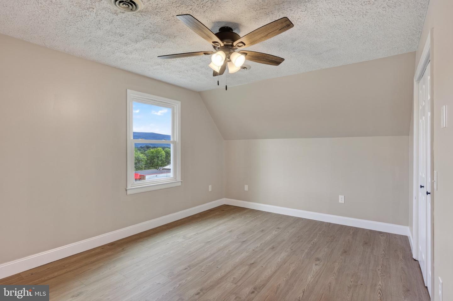 358 W Spring St Property Photo 11