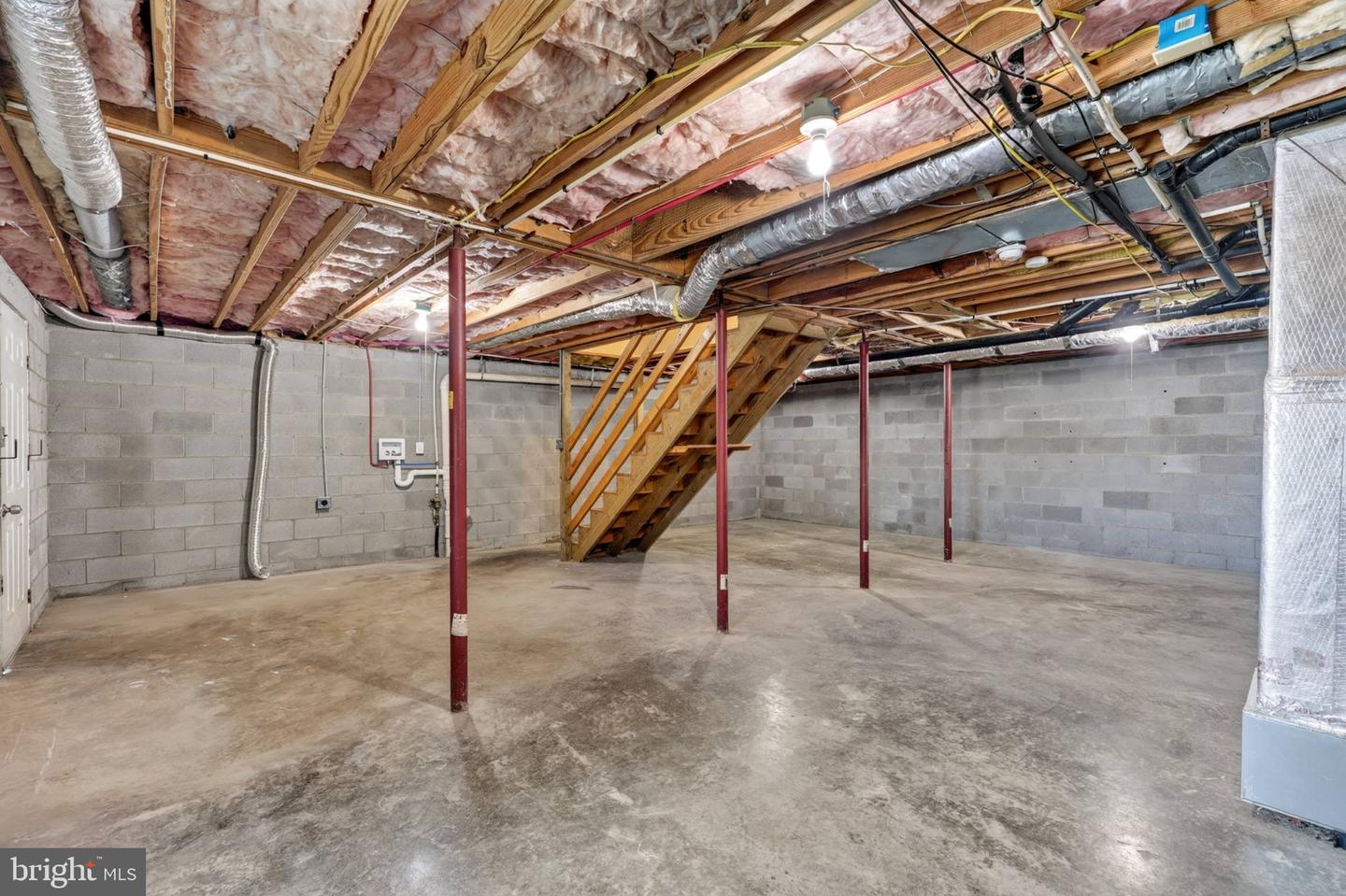 358 W Spring St Property Photo 19