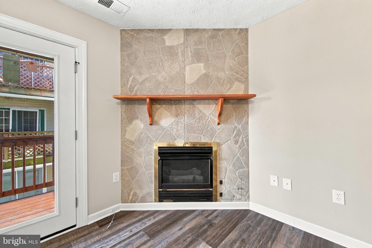 1290 Ox Rd #e-6 Property Photo 3