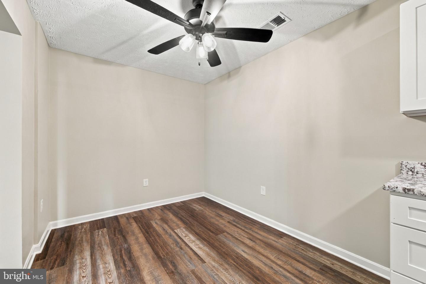 1290 Ox Rd #e-6 Property Photo 7