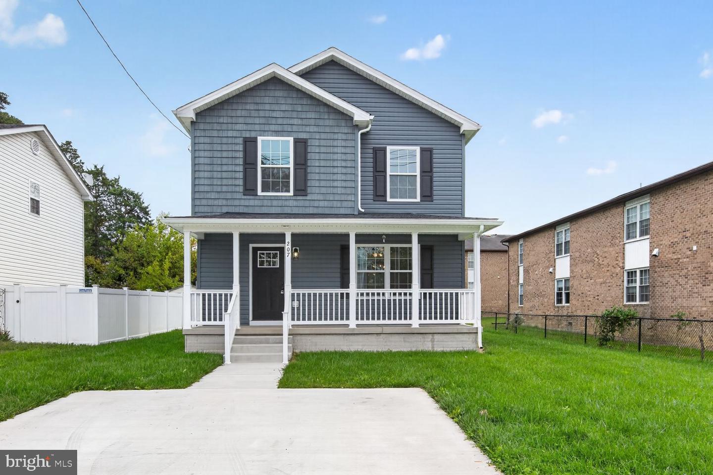 207 S LOUDOUN ST Property Photo 1