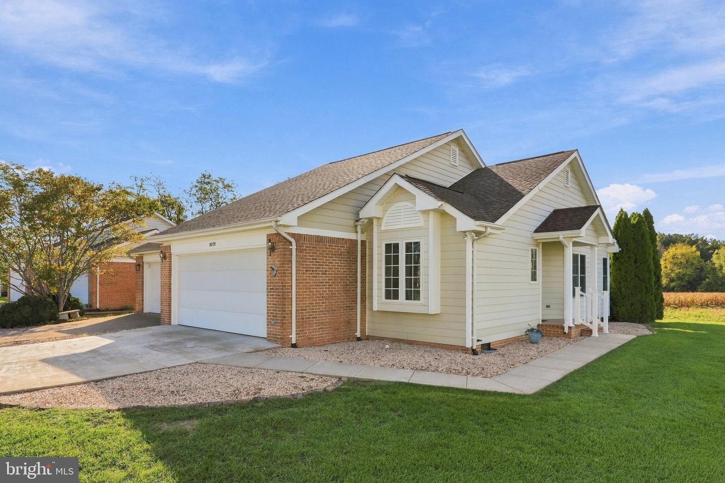 203 SOUTHRIDGE CT #B Property Photo 1