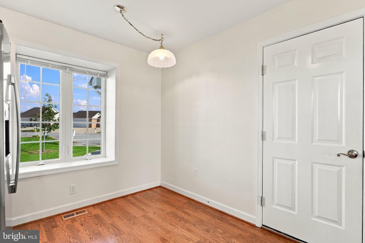 203 Southridge Ct #b Property Photo 9