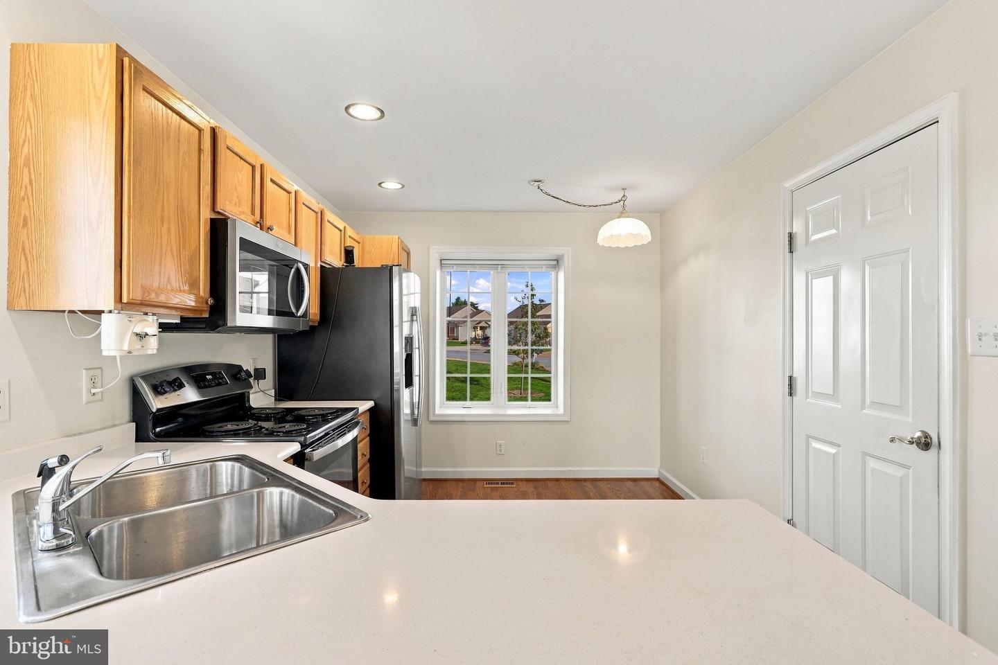 203 Southridge Ct #b Property Photo 12