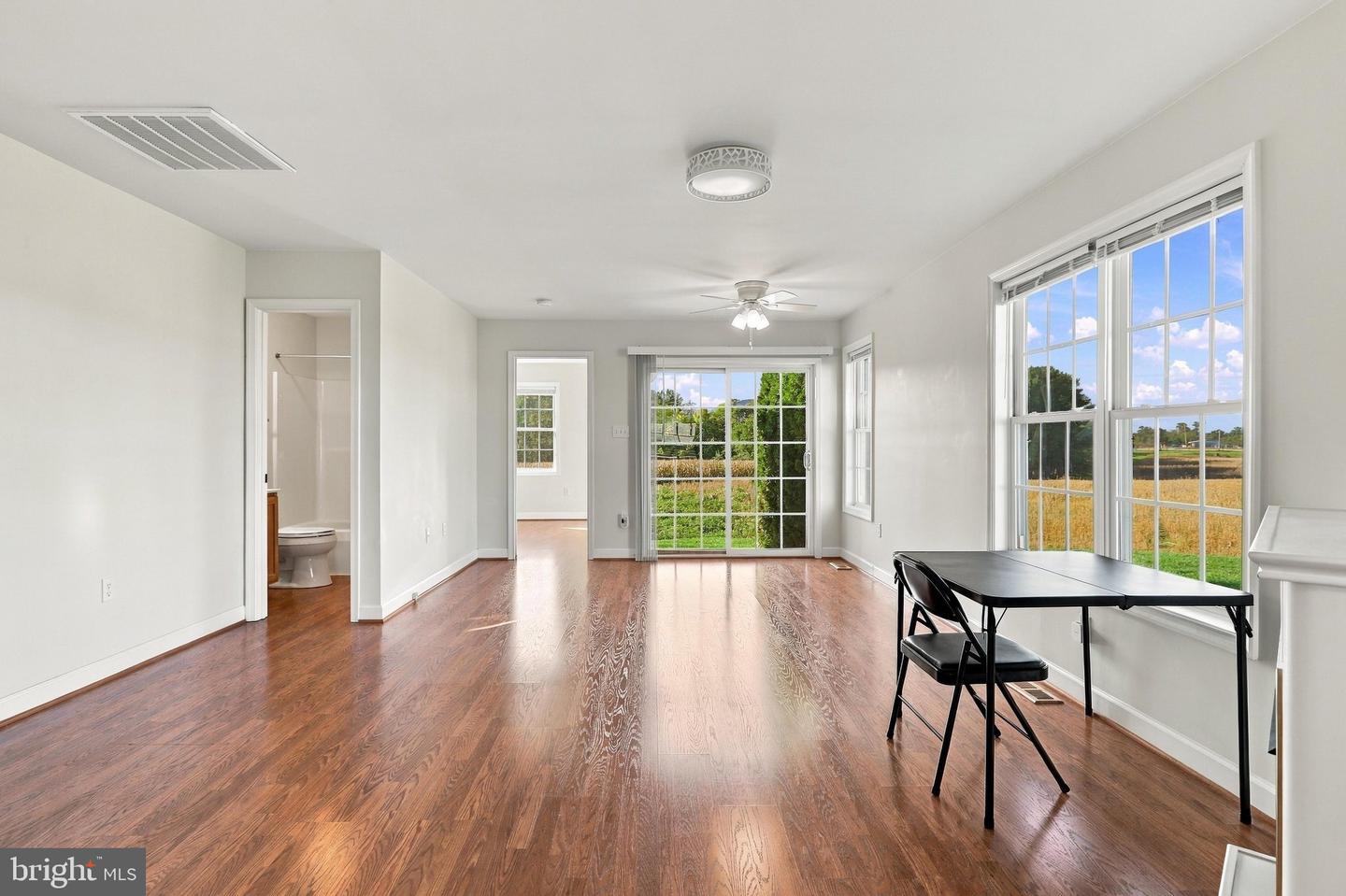 203 Southridge Ct #b Property Photo 13