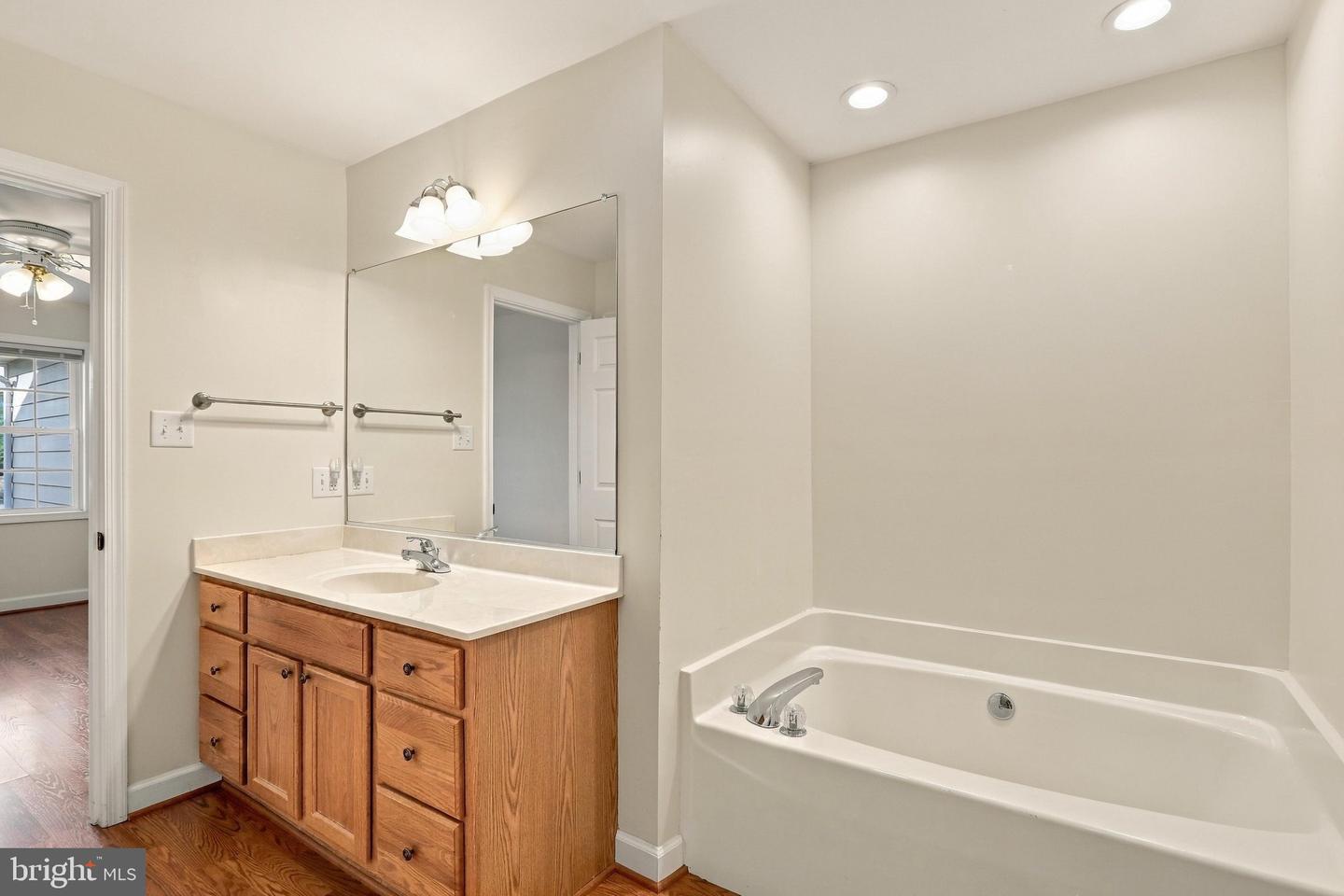 203 Southridge Ct #b Property Photo 22