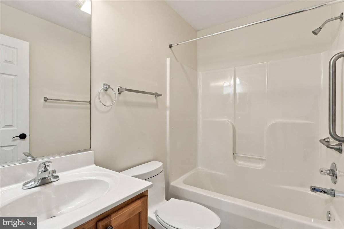 203 Southridge Ct #b Property Photo 27