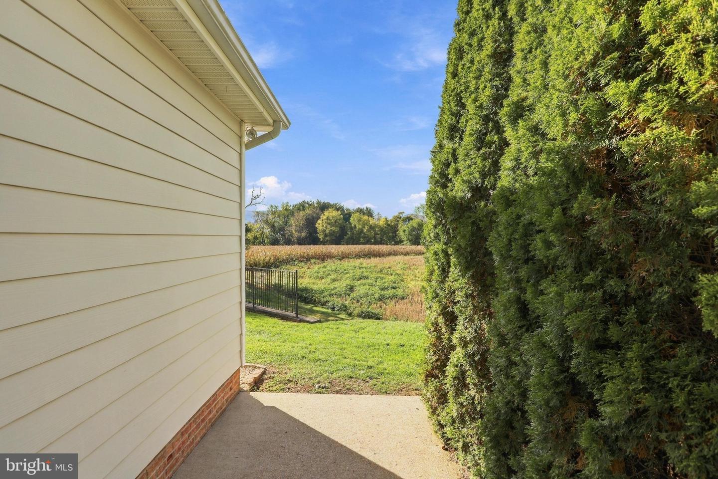 203 Southridge Ct #b Property Photo 33