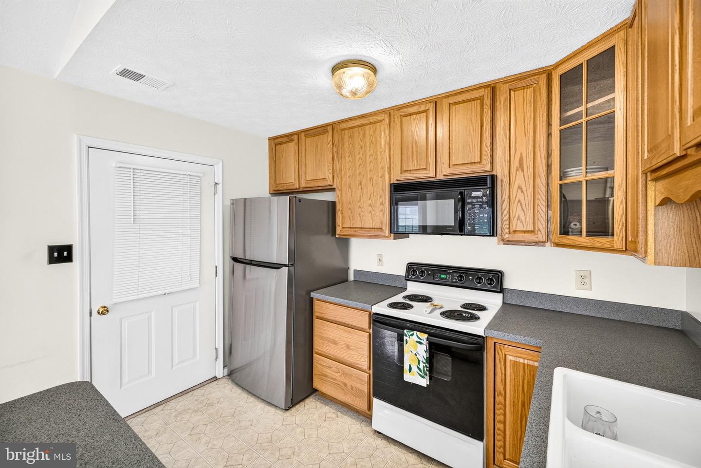 108 Tyler Cir #f-2 Property Photo 5