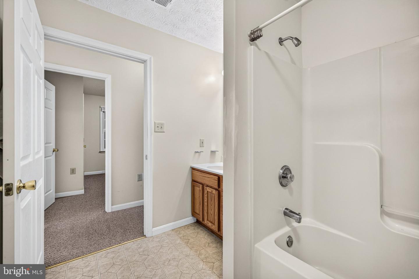 108 Tyler Cir #f-2 Property Photo 23